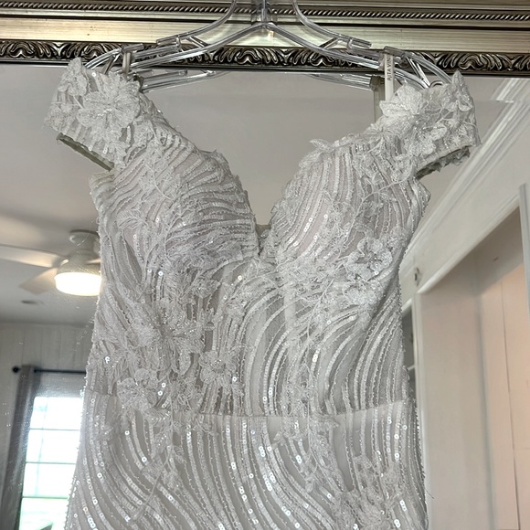 Rivini Joni Sample Gown Size 6 in Ivory - Picture 3 of 8